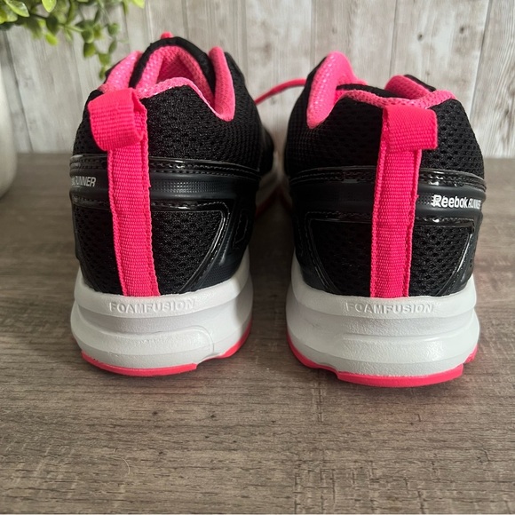 Reebok Women's Black and Pink Running Shoes 7 - Picture 6 of 9